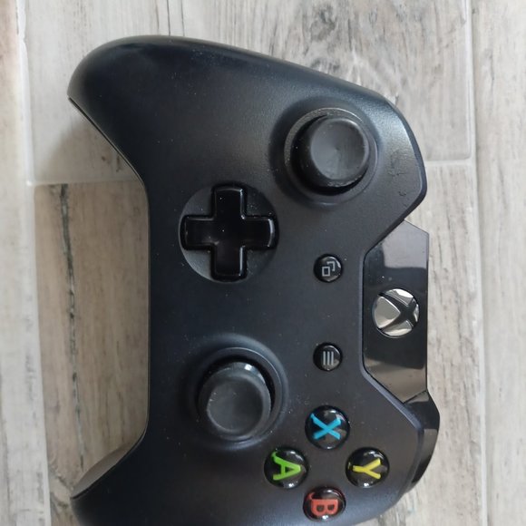 Xbox Controllers and headsets - Picture 8 of 11